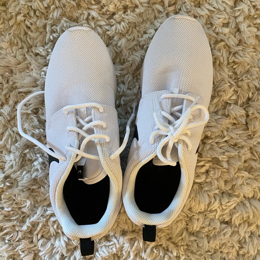 Nike tennis shoes
